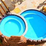 LINDO FLAT com PARQUE AQUÁTICO PERTO DO CENTRO DE CALDAS NOVAS!