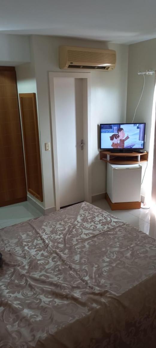 Apartamento Flat Temporada Perto Singapura Shopping Com 7 Piscinas, Bar Molhado, Restaurante - A 3 Min Centro De Caldas Novas!